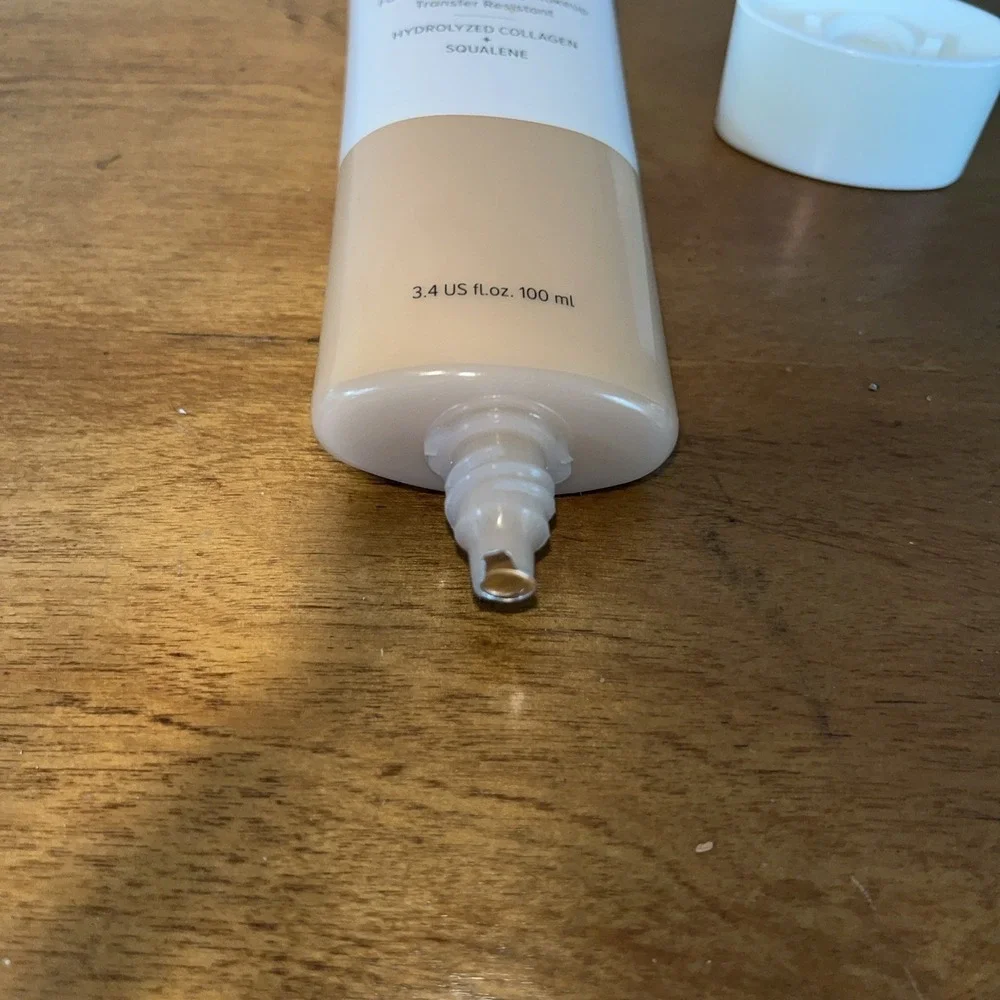 It Cosmetics Celebration Body Foundation Full Coverage Body Makeup MEDIUM